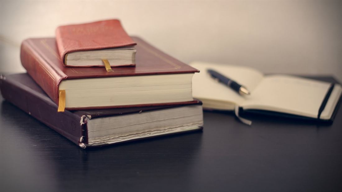 Does the term “acting in concert” refer to acting in accordance with Section 66b of the Commercial Code? What kind of action is meant by the term “acting in concert”? What types of actions can be subsumed under this term?